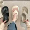 Chinelos de Plataforma com Solado Grosso para Mulheres 2026 Novos Chinelos de Dedo de Salto Alto para Uso Externo no Verão Sandálias Casuais de Praia