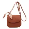 Bolso cruzado transfronterizo Nuevo bolso cruzado Bolso de cadena decorativo con bufanda de seda Bolso de hombro portátil de moda para el día a día Combinación perfecta Bolso de mujer