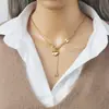 Exquisita elegante cadena de clavícula de corazón de durazno tridimensional con borla de estrella versátil japonesa y coreana, diseño de nicho, collar de estilo frío