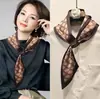 Bufanda de Seda Rayada a Cuadros de Seda Simulada Europea y Americana Bufanda Larga de Seda con Rayas Anguladas Bufanda para Cuello de Camisa de Combinación de Primavera y Verano Bufanda para Mujer