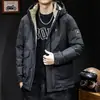 Jaqueta de Penas Americana Masculina Inverno 2025 Nova Acolchoada Quente com Capuz Roupas Masculinas Marca da Moda Três Provas Jaqueta de Trabalho