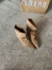 Botas de tornozelo femininas com aumento de altura interna, coleção primavera/outono 2026, estilo de bota única, bico fino, cor cáqui, perfeitas com vestidos