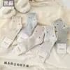 Calcetines de Longitud Media Kaisen Otoño e Invierno Nuevos para Mujer Estilo Coreano Rayas Verticales Gris Moda Retro Versátiles Calcetines Holgados