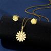 Nuevos accesorios transfronterizos, collar de flores de margarita dorada, colgante de acero inoxidable de moda europea y americana, cadena de clavícula para mujer, venta al por mayor