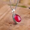 El fabricante de plata para personajes suministra directamente joyería de plata S925 joyería de plata tailandesa para mujer colgante de gota de granada