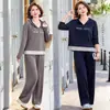 Conjunto Esportivo de Outono para Mãe 2026 Novo Estilo Moletom com Capuz para Mulheres de Meia-Idade Conjunto de Duas Peças da Moda de Outono