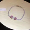Pulseira geométrica floral oca em formato de diamante de zircônia, um acessório luxuoso e de alta qualidade, uma joia única e estilosa que complementa qualquer look, projetada para mulheres.