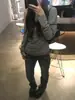 Saída de praia cinza, com amarração no pescoço, conjunto de duas peças, top de manga longa outonal estilo coreano para mulheres, um look sofisticado e intelectual, conjunto completo
