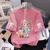 Camiseta Infantil 2026 Verão Estilo Coreano Meninas Manga Curta Fofa Bordado Cartoon Estilo Casual Solta Meia Manga Top Tendência