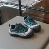 Sapatos Infantis 2026 Modelos Primavera e Verão Meninos Calçados Casuais de Acampamento ao Ar Livre Tênis Leves Antiderrapantes Anti-Impacto Versáteis para Corrida