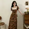 Vestido floral retro estilo francés, nueva colección de verano 2026, escote cuadrado, cintura ajustada, elegante, vestido maxi línea A para vacaciones