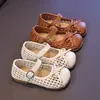 Sandalias para Niñas 2026 Verano Nuevo Estilo Lazo Infantil Versátil Zapatos de Princesa Niñas Pequeñas Suela Suave Huecas Zapatos Individuales Modernos