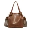 Bolso Cubo Retro de Gama Alta Bolso de Gran Capacidad Nuevo Otoño e Invierno 2023 Bolso Bandolera para el Hombro Bolso de Axila para el Trabajo
