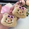 Colgante de oso con gafas de sol de amor rojo, colgante de oso sonriente de dibujos animados para niña, colgante de peluche para novias estudiantes, decoración al por mayor