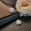 Pendientes de cristal y perla con incrustaciones de circonita y flor de amor de cobre, sentido de lujo ligero de alta gama, joyería de moda para mujer, temperamento de viajera, venta al por mayor