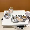 Sandalias Cerradas para Niñas 2026 Verano Nuevas Suela Suave Huecas Zapatos para Bebé Niña Zapatos de Cuero para Niñas Zapatos de Princesa para Niños