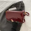 Bolsa de Axila com Design de Nicho Transfronteiriço para Mulheres, Nova Moda Retrô de Alto Valor em Couro Patenteado para o Dia a Dia, Bolsa de Ombro Único Transversal