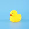 Celebridade da Internet Pato Amarelo Gashapon Pacote com 2 Ovos Casca Enfeites Acessórios para Carro Capacete Chapéu de Palha Boia de Natação Pato Colorido