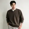 Estilo Old Money Moletom de cor bloco de peso pesado de 350g, com design de duas peças falsas e gola V, blusa de base masculina de corte solto para outono e inverno