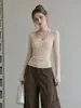 Top de punto texturizado ajustado con cuello en U y botones, color avena, para mujer, capa base chic estilo coreano, principios de otoño 2026