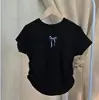 Camiseta de manga corta ajustada para mujer, estilo 'hot girl', para realzar la cintura, nuevo estilo de verano, camiseta bordada de mariposa, top ajustado para mujer, de moda en Tailandia