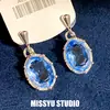 Brincos Stud Ovais Banhados a Prata Azul Marinho Claro com Diamantes Incrustados, Design Exclusivo para Mulheres