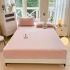 Faldón de Cama de Leche Tallado Suave Agradable a la Piel Cálido Cubierta de Cama para Dormitorio de Invierno Antideslizante Seguro Fácil de Cuidar Simple Versátil