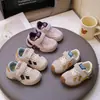 Zapatos para caminar para bebé con velcro, zapatillas de entrenamiento alemanas de suela blanda, zapatos infantiles de malla transpirable, zapatillas antideslizantes para bebé, modernos para niños y niñas