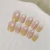Arte de Unha Cat-Eye com Flor de Três Cores da Primavera, Pontas de Unha Ovais Curtas com Florzinhas Pintadas à Mão, Arte de Unha Pura e Doce para Meninas que Realça a Pele Clara
