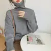 Suéter gola alta feminino para outono e inverno de 2025, casual e macio, de corte solto, com gola alta sobreposta, blusa de base em tricô