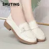 Mocasines primavera zapatos pequeños de cuero suela blanda superficie suave cómodos slip-on zapatos de cuero para trabajar fabricantes de marca entrega en una sola pieza
