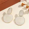 Brincos de Pérola com Flores Retro Europeus e Americanos Ecológicos para Mulheres, Brincos Versáteis de Moda de Nicho de Alta Qualidade
