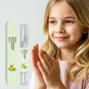 El Lápiz Nymixa para el Cuidado de las Uñas Anti-Mordeduras proporciona un cuidado diario suave para las uñas de manos y pies, manteniendo superficies de uñas lisas y brillantes.