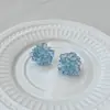 Brincos de Flor Azuis Transparentes Assimétricos, Brincos Doces, Frescos e de Alto Padrão, Brincos Super Feéricos Elegantes e Atmosféricos