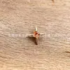 Pendientes de Titanio Aleación de Titanio F136 Cuadrado Dorado Circonita Estrella de Cuatro Puntas G23 Titanio Rosca Interna Circonita Labio Stud Lengua Stud Joyería para Piercing