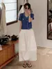 Tops Femininos Curtos de Malha com Listras e Gola de Lapela, Bordados de Flores Azuis, Manga Curta, Ajuste Justo, para Primavera e Verão