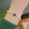 Pulsera de Trébol de Cuatro Hojas de Perlas de Imitación Estilo Nuevo para Mujer Mejor Amiga Lujo Ligero Alto Valor Diseño de Nicho Estilo Ins Estilo Mori Elegante