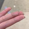 Anillo de acero de titanio de onda extremadamente fina para mujer, lujo ligero, sentido de alta gama, anillo liso para el dedo índice con textura de flor por lotes, anillo de moda, no se decolora