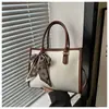 2026 Bolsa de Mão Tote Elegante de Novo Estilo, Grande Capacidade, Decoração com Lenço de Seda com Padrão de Pele de Cobra Simples, Bolsa de Ombro Único Transversal