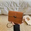 Bolsa Pequena Quadrada Casual de Estudante, Estilo Vintage Japonês, Estilo College, Fresca e Simples, com Fivela de Chifre, de Ombro Único/Transversal
