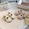 Zapatos para bebés y niños pequeños Zapatos de un solo color con lazo francés Sandalias Mary Jane de verano 2026 nuevas para niñas con punta redonda