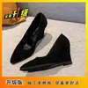 Sapatos de salto alto de trabalho versáteis de boca rasa, tamanho grande, sexy, fivela quadrada com strass, sapatos femininos, novidade Outono 2026, bico fino, salto plataforma