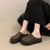 Pantuflas de cuero estilo Birkenstock con suela gruesa y forro de felpa, diseño de punta cerrada, para mujer, adecuadas para usar al aire libre, nuevas botas de nieve de invierno 2026, pantuflas de algodón esponjosas
