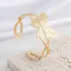 Pulsera versátil transfronteriza con un diseño de alta gama, moderno y único que presenta una forma de mariposa con cruz, pulsera abierta para mujer