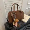 Bolsa de Bowling Fosca Retro de Alta Qualidade Bolsa Transversal para Mulheres 2025 Nova Grande Capacidade Moda Transfronteiriça Bolsa de Ombro