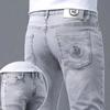 Versión europea marca de moda masculina elástico pies pequeños Pantalones de mezclilla primavera y verano finos tendencia de comercio exterior ajustados pantalones grises para hombre para generación