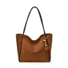 Bolso de gran capacidad con sensación holgada para mujer 2026 nuevo bolso de hombro individual retro para el trabajo bolso tote de alta gama para salir a trabajar