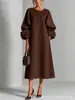 Vestido midi transfronteiriço de manga lanterna com fechos de nó feitos à mão e punhos florais tridimensionais, apresentando um design de saia reta e evasê para mulheres.