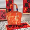 251 Modelos de Bolsas Quadradas Pequenas Populares Transfronteiriças, Bolsas de Lanche de Tricô Portáteis de Grande Capacidade para o Trabalho, Deslocamento e Sacolas de Presente