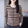 Colección nueva otoño/invierno 2026 transfronteriza: lana de hilado fino, cárdigan de punto de cuello redondo, mangas largas, diseño a rayas de bloques de color para mujer, corte holgado, estilo versátil